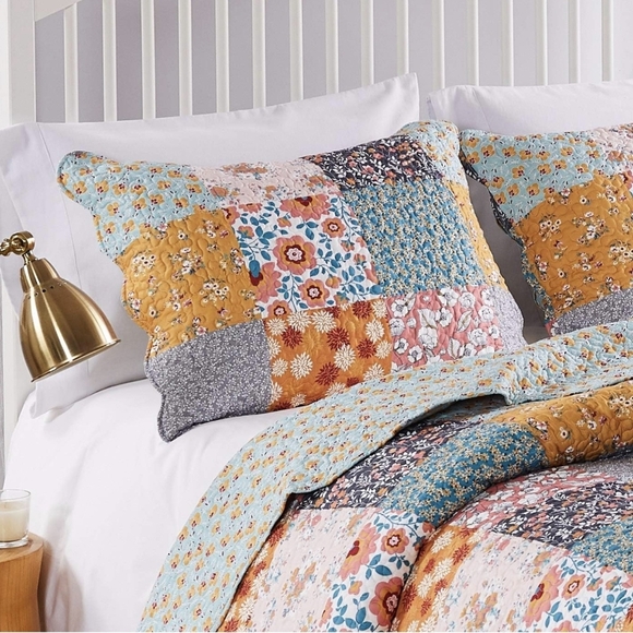 Carlie Quilt Set, 3-Piece King/Cal King, Calico Patches - Picture 1 of 5